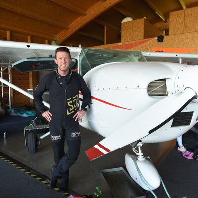 Fallschirmsprung-Experten und NeoVac Servicetechniker Jo Kunnen | © NeoVac